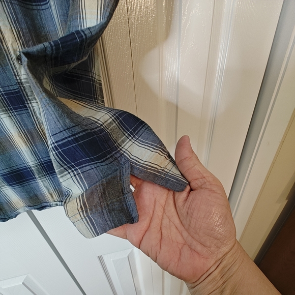 Harley Davidson Motorcycle HDMC Size L Men’s Button Up Blue Tan Plaid Shirt EUC - Picture 9 of 10